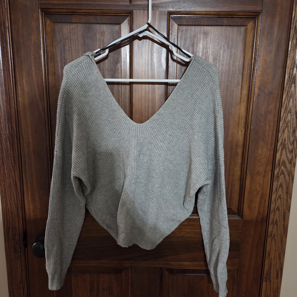 Forever 21 Light Gray V-Neck Sweater
